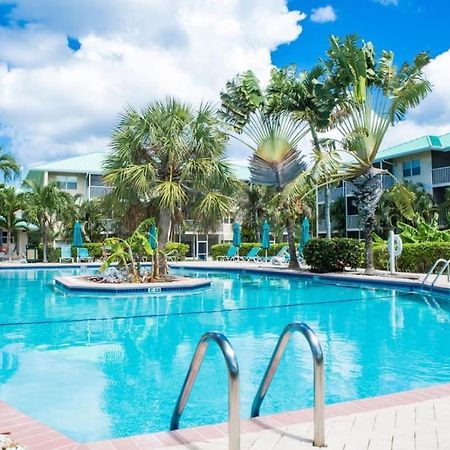 Beach Living At Plantation Village Blgs Джордж Таун Екстериор снимка