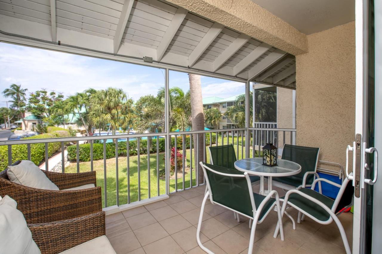 Beach Living At Plantation Village Blgs Джордж Таун Екстериор снимка