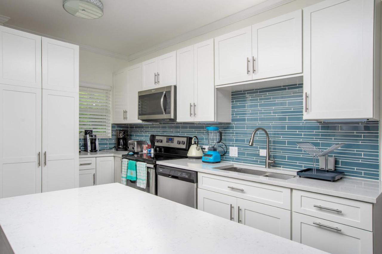 Beach Living At Plantation Village Blgs Джордж Таун Екстериор снимка
