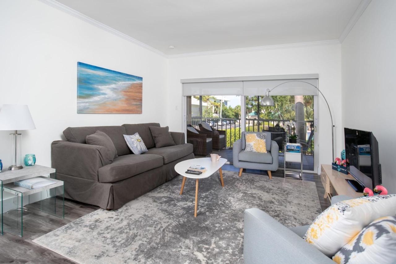 Beach Living At Plantation Village Blgs Джордж Таун Екстериор снимка