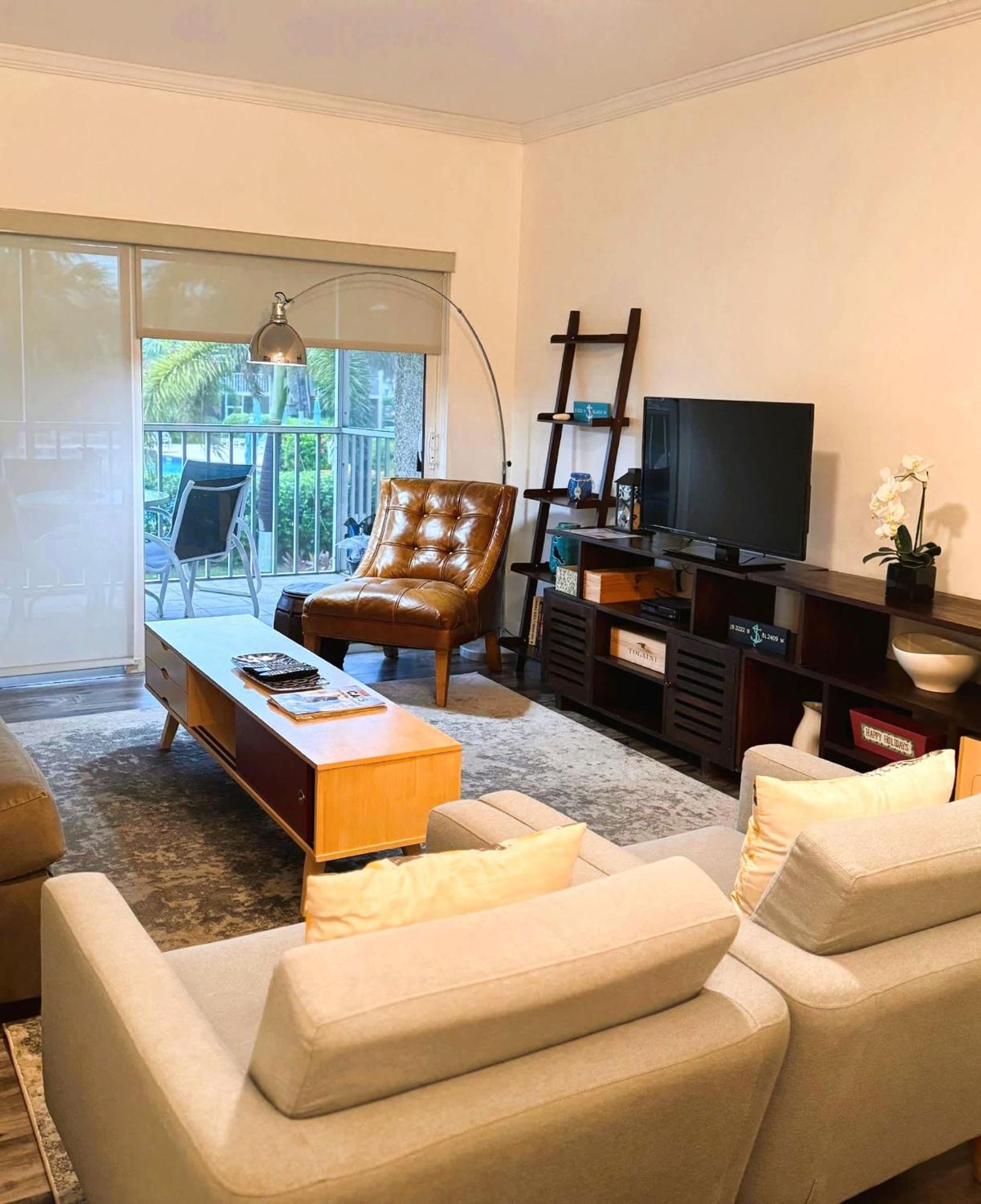 Beach Living At Plantation Village Blgs Джордж Таун Екстериор снимка