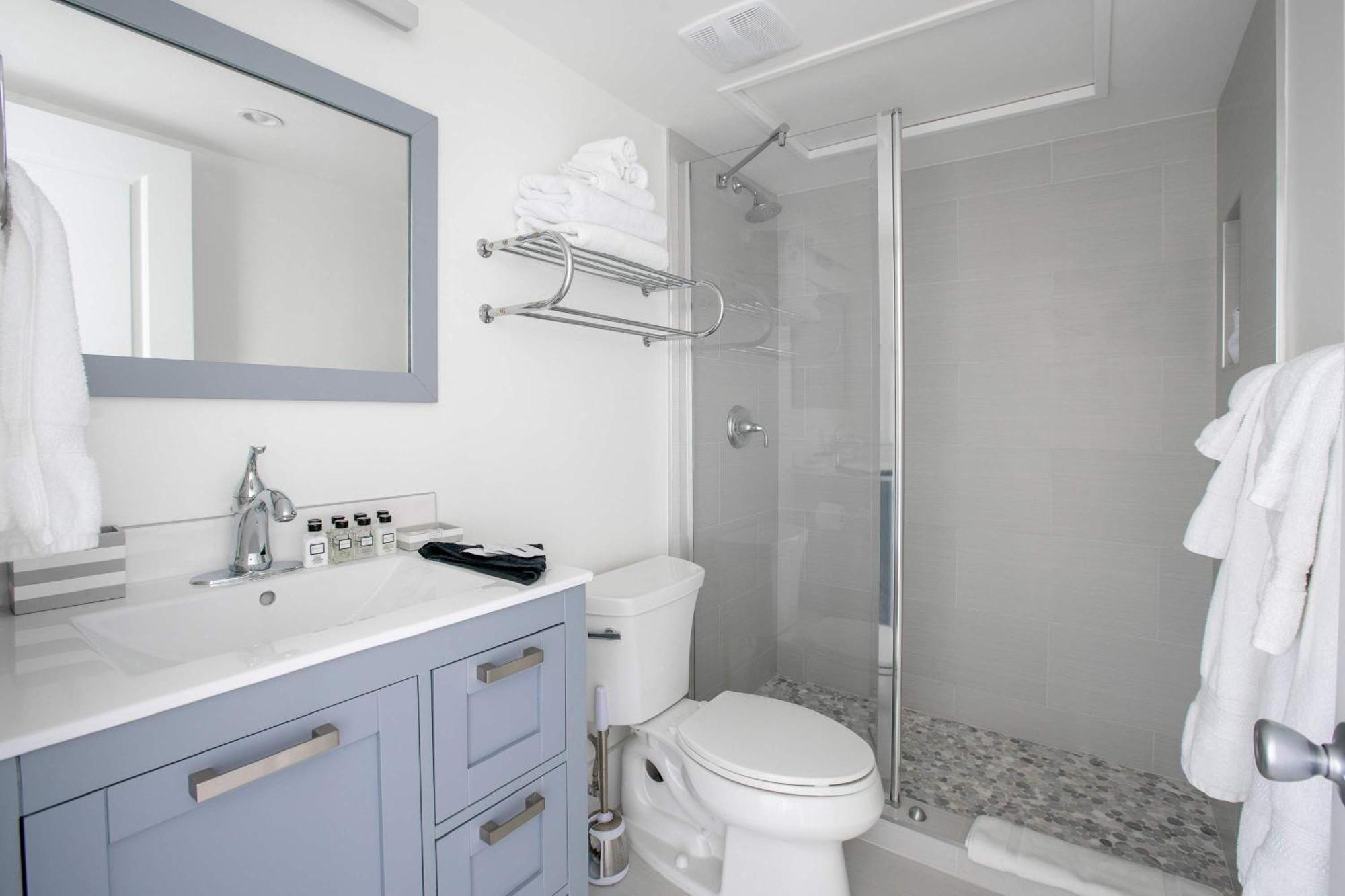 Beach Living At Plantation Village Blgs Джордж Таун Екстериор снимка